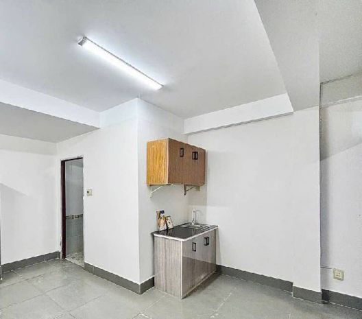 Bán nhà chdv bến bình đông 5x18 xây 5 tầng mớ 36 tr tháng 6716984
