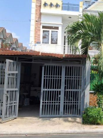 Nhà mặt tiền vuông 2 tầng xe tải tránh 100m2  thạnh lộc 16 6718864