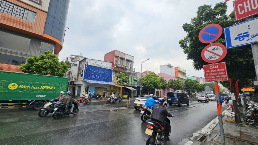 Cho thuê tòa nhà góc 2 mặt tiền 661 lũy bán bích, p. phú 6720748