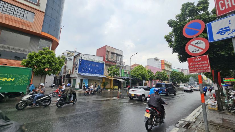 Cho thuê tòa nhà góc 2 mặt tiền 661 lũy bán bích, p. phú 6720749