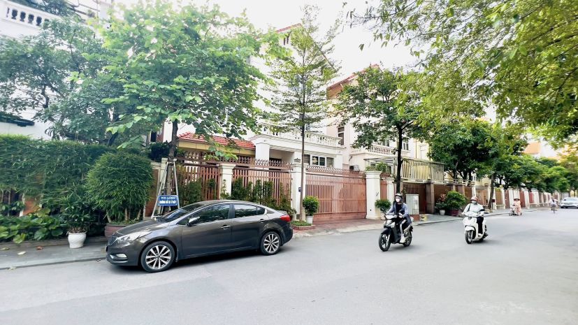 Rất gấp bán  siêu biệt thự làng việt kiều châu âu mộ lao hà 6721810