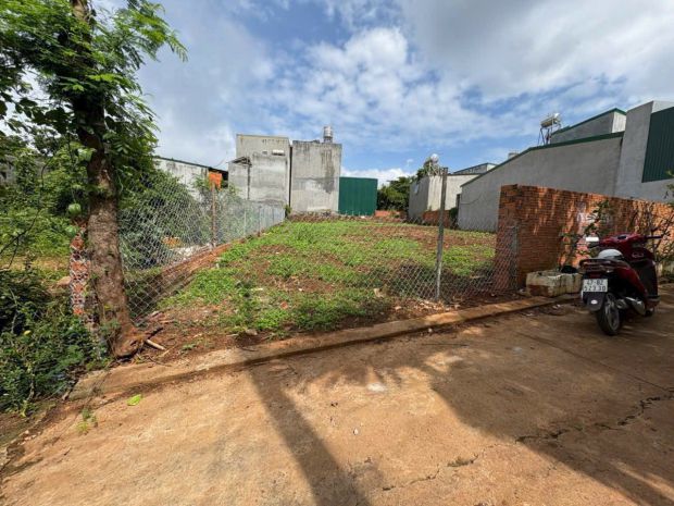 Bán lô đất siêu to  sát cổng sau đại học tây nguyên  4 tỷ 6722220