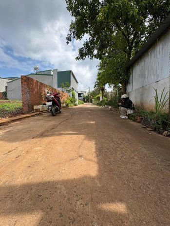 Bán lô đất siêu to  sát cổng sau đại học tây nguyên  4 tỷ 6722222