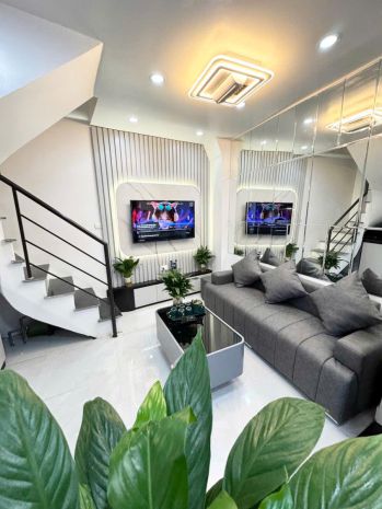 Nhà mặt phố kd sầm uất,
       thoáng trước sau, oto đỗ 6724601