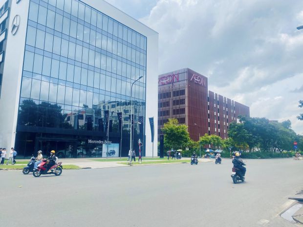 Đối diện aeon  lô góc 2 mặt hẻm xe tải  69m  nhà đẹp 2 6728731