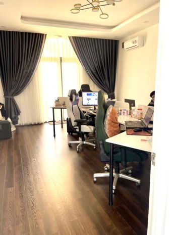 Bán nhà 3 tầng 143m²,đương 2 xe hơi,gần chợ dĩ an.lô góc 6729070