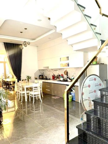Bán nhà 3 tầng 143m²,đương 2 xe hơi,gần chợ dĩ an.lô góc 6729071