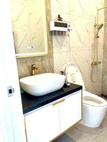 Bán nhà 3 tầng 143m²,đương 2 xe hơi,gần chợ dĩ an.lô góc 6729073