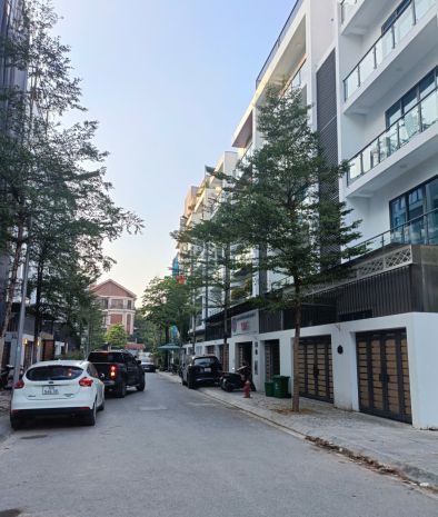 Nv vip hoàng quốc việt kéo dài 85m, 6 tầng thang máy, giá 6731039
