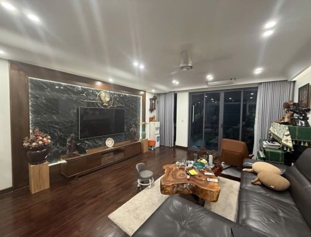 Nv vip hoàng quốc việt kéo dài 85m, 6 tầng thang máy, giá 6731040