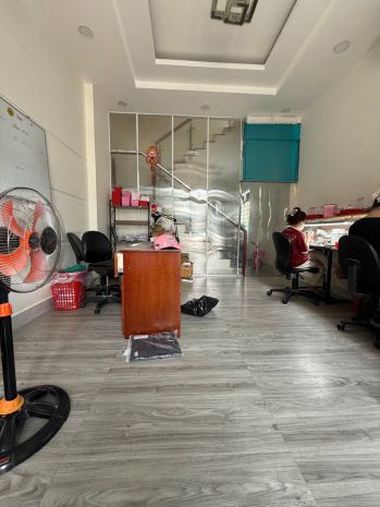 Nhà đẹp- gía tốt bán nhà xinh 3 tầng btct - nở hậu nhẹ đón 6731275