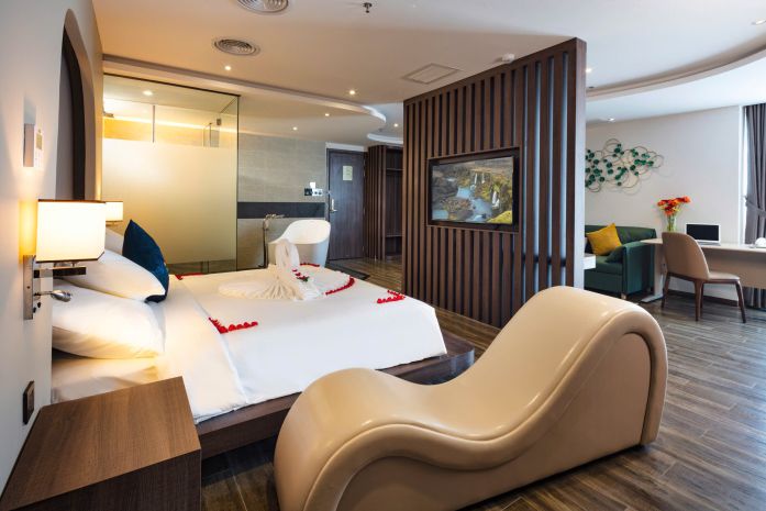 Cần chuyển nhượng khách sạn  với thiết kế siêu đẹp và hiện 6734980