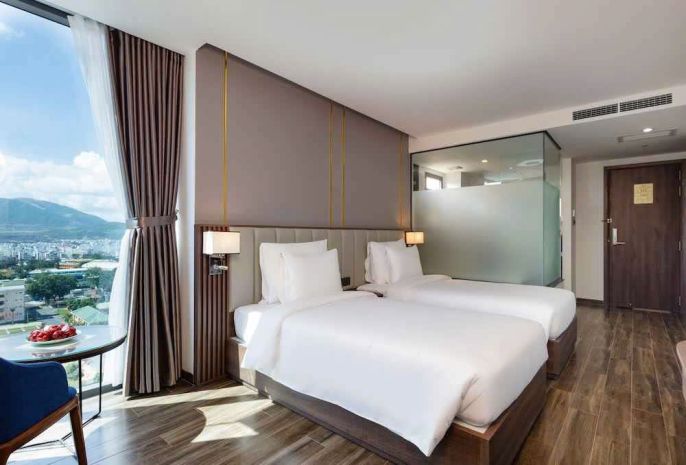 Cần chuyển nhượng khách sạn  với thiết kế siêu đẹp và hiện 6734981