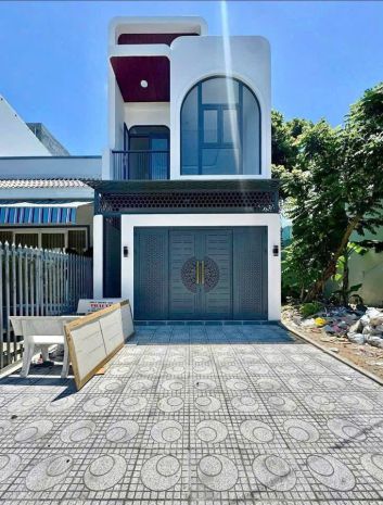 Nhà 1 trệt 1 lầu mới xây  shr  gần chợ bình chánh  cần đư 6734994