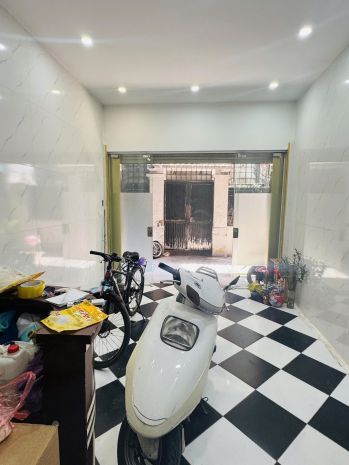 Bán nhà kim mã 2025m2. 4 tầng. mặt tiền 3.3m. giá 6.5 tỷ 6735300