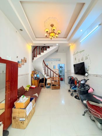 Tân bình khu sân bay, 35m2  2 tầng đúc thật 2pn, sổ a4 hoàn 6736256