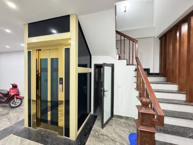 Nhà mới, nội thất đẹp : 6 tầng thang máy ô tô vào nhà -  lê 6736584