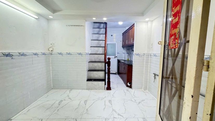 Nhà nhỏ xinh  3 tầng  giá chỉ 2.35 tỷ  q8 -  âu dương 6737052