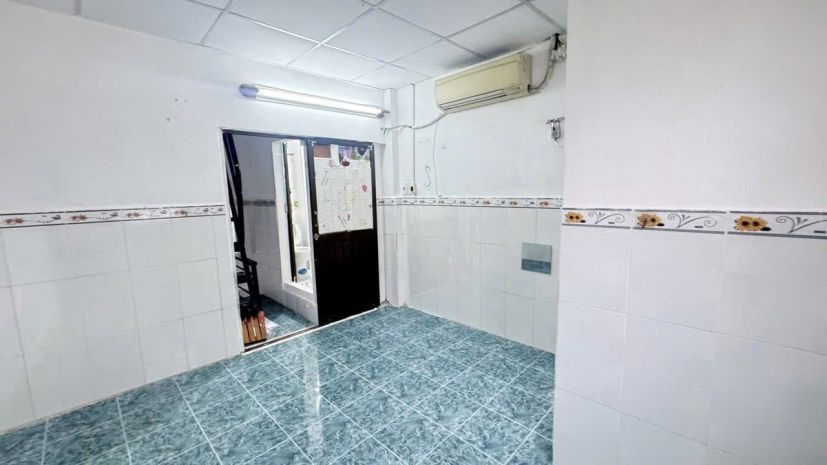 Nhà nhỏ xinh  3 tầng  giá chỉ 2.35 tỷ  q8 -  âu dương 6737053