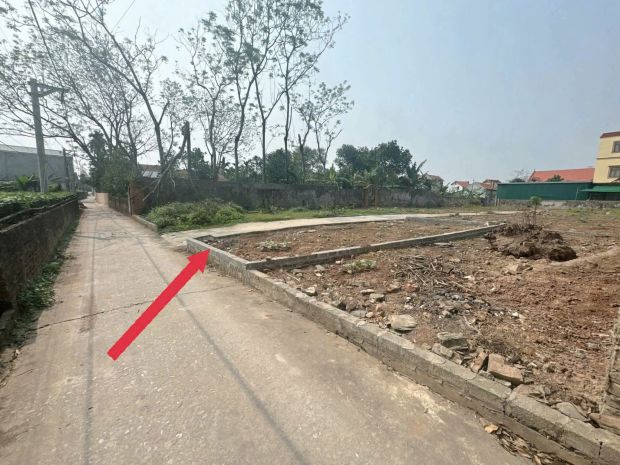 Bán lô đất  2 mặt tiền ô tô đỗ cửa đường thông ô tô tự 6740347