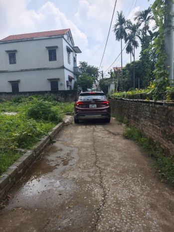 Bán lô đất  2 mặt tiền ô tô đỗ cửa đường thông ô tô tự 6740348