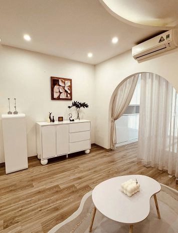 Royal city , căn 1 pn , st 55m2 , giá 6,x tỷ , lh :  khi 6741949