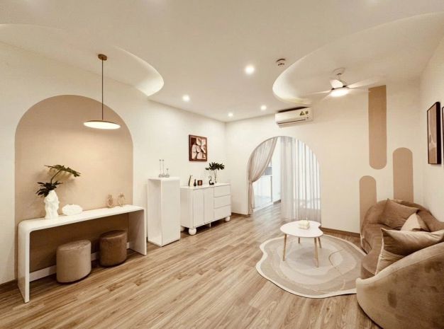 Royal city , căn 1 pn , st 55m2 , giá 6,x tỷ , lh :  khi 6741950