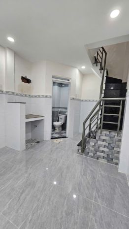 Sát mặt tiền hẻm ngang 4m 
trung tâm q4 
diện tích sd 42 6749655
