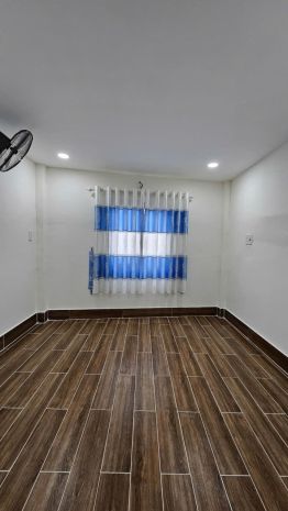 Sát mặt tiền hẻm ngang 4m 
trung tâm q4 
diện tích sd 42 6749656