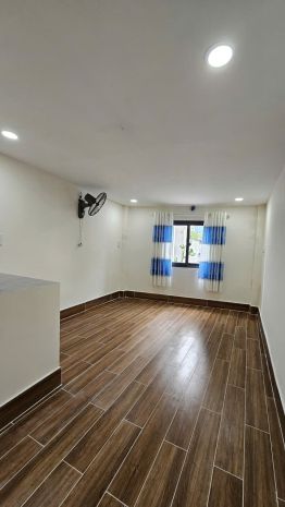 Sát mặt tiền hẻm ngang 4m 
trung tâm q4 
diện tích sd 42 6749658