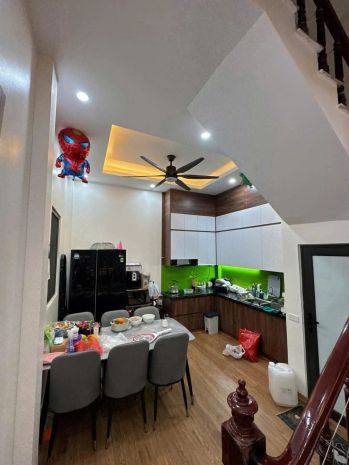 Cho thuê nhà nguyên căn ngõ 126 vĩnh hưng 42m2 x 4 tầng. 4 6752481