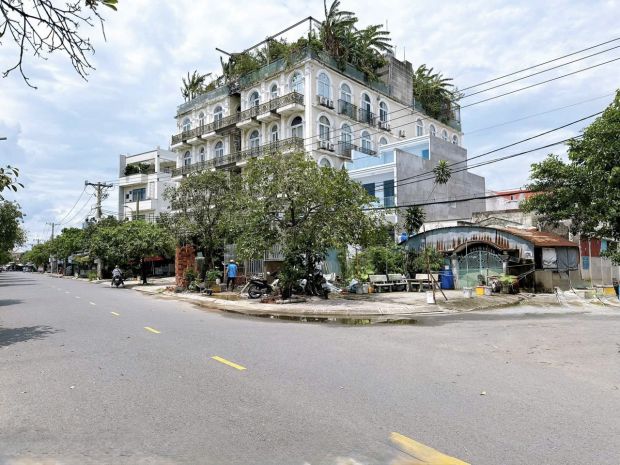 Bán nhà mặt tiền , lô gốc ,phạm hùng nối dài 
300 m2 ,ngang 6753370