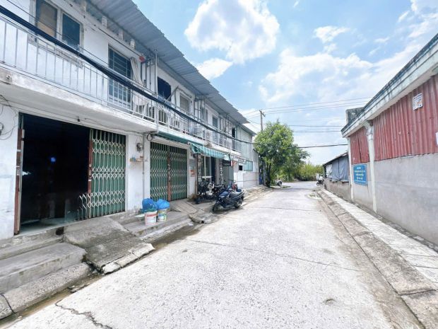Bán nhà mặt tiền , lô gốc ,phạm hùng nối dài 
300 m2 ,ngang 6753373