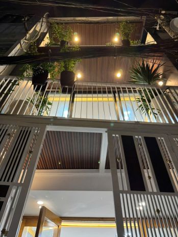 Nhà mới 3 tầng, vuông, 32m2  phan xích long pn 6755151