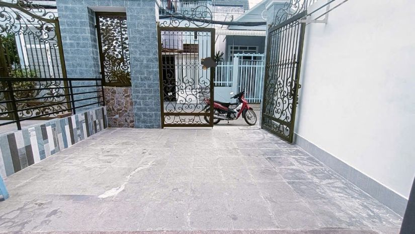 :nhà 7 triệu 3 phòng ngủ có sân đậu ô tô gần bệnh viện phụ 6755895