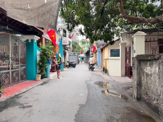 Lô goc, ôtô tranh phô xuân đinh gân ngoai giao 6758442