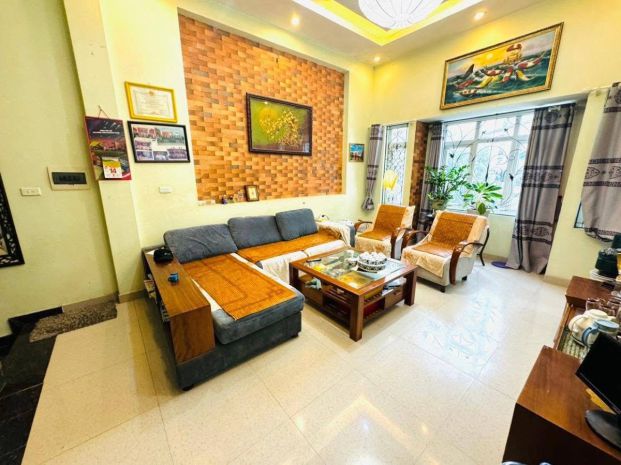 Lô goc, ôtô tranh phô xuân đinh gân ngoai giao 6758444