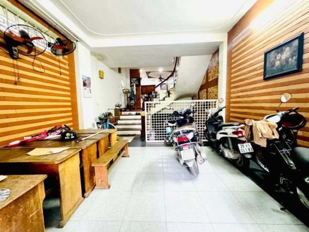 Lô goc, ôtô tranh phô xuân đinh gân ngoai giao 6758445