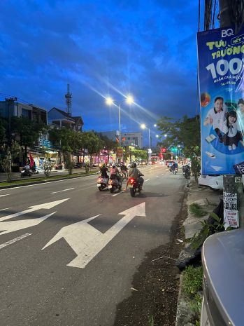 Cho thuê nhà 3 tầng, 100m2, 4pn+ nội thất- mặt tiền 6765263