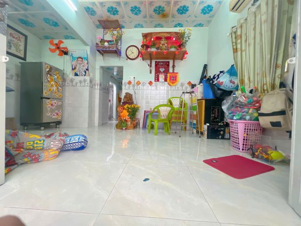 Hẻm 1 sẹt - cách mặt tiền đường 50m q4
ngang 11 dài 5,5 có 6767016