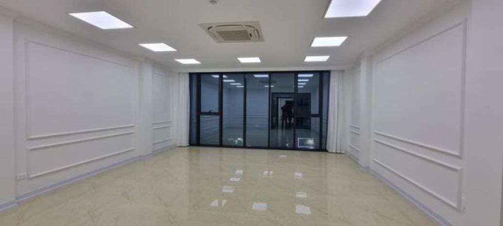 Bán nhà mặt phố vỉa hè đá bóng phố hoàng quốc việt, cầu 6771269