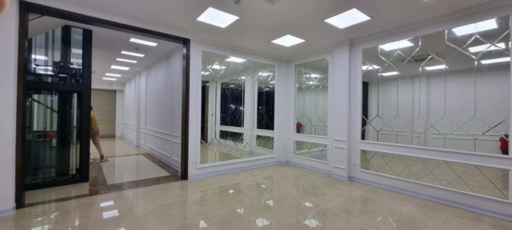 Bán nhà mặt phố vỉa hè đá bóng phố hoàng quốc việt, cầu 6771270