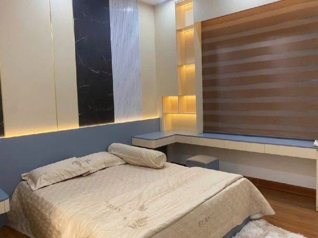 Bán nhà trân thái tông nhà mới lô góc dt 50m 5t 12,3 tỷ 6771463
