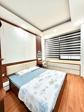 Bán nhà trân thái tông nhà mới lô góc dt 50m 5t 12,3 tỷ 6771465