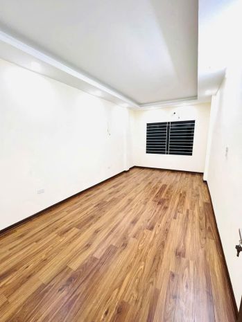 Lai xá :nhà 4t - mt 4,5m - 3 thoáng - mặt phố lai xá - kd - 6772903