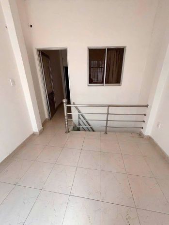 Nhà 2 tầng hẻm 5m đường âu dương lân p.chánh hưng. giá 5,8 6773463