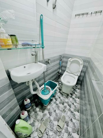 Nhà nhỏ 2 tầng mặt tiền kinh doanh lê quyên p5q8. 2.8 tỷ 6773693