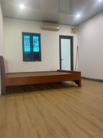Cho thuê tập thể tầng 2 tân mai,72m2, 2 ngủ thông 6774428