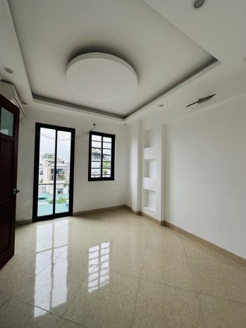 Giáp nhị 5 tầng 6 ngủ chỉ 6,5 tỷ, vài bước ra tới ô tô đỗ 6774637