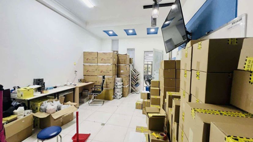 Nhà hơn 60m2 - quận 1 - cống quỳnh - sát mặt tiền - 5pn, 6776146